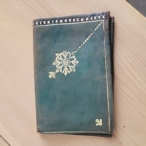 Vintage OR22 Carats Green Distressed Leather Wallet